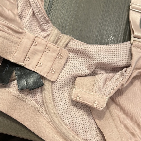 Natori Recharge Sports Bra - Picture 9 of 12